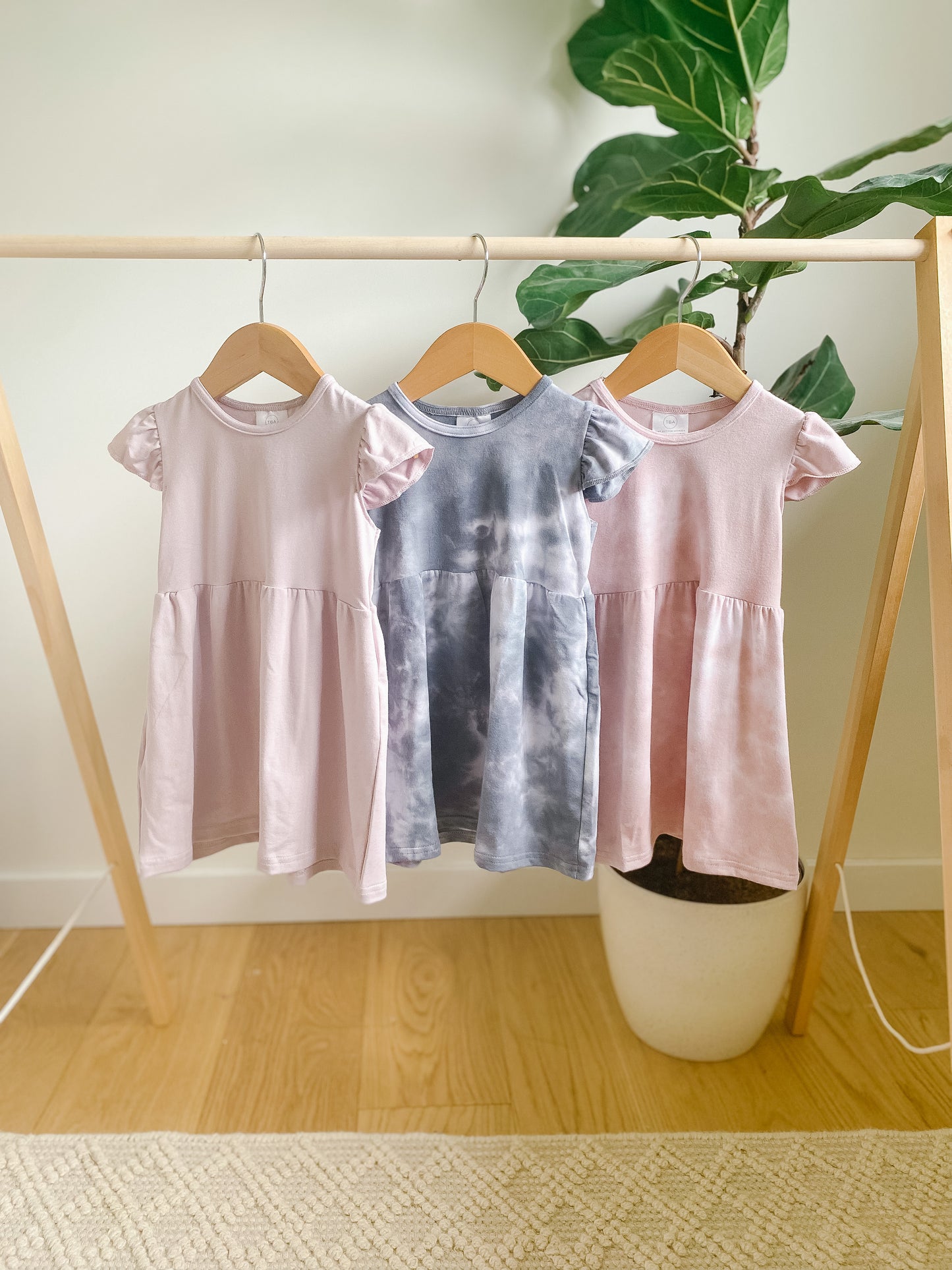 Flutter sleeve dress